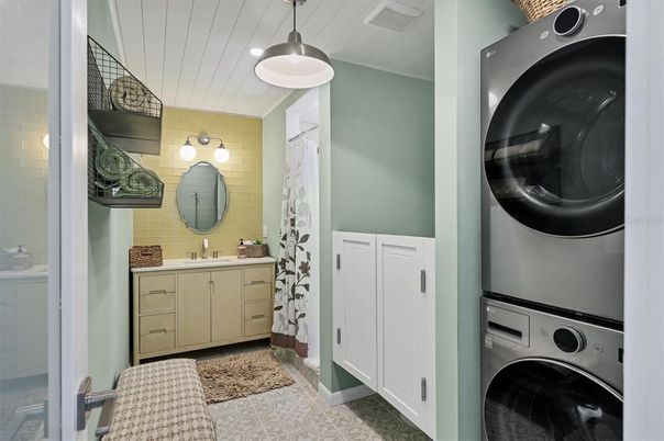 Bathroom, Interior, Pendant Lights, Utility Closets, Washer