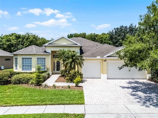 Attached, Exterior, Facade, Ranch