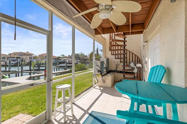 Interior, Sun Room, Water