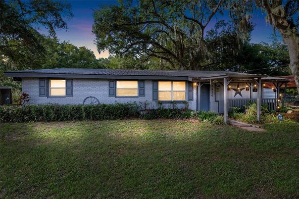Backyard, Exterior, Facade, Brick Facade, Ranch
