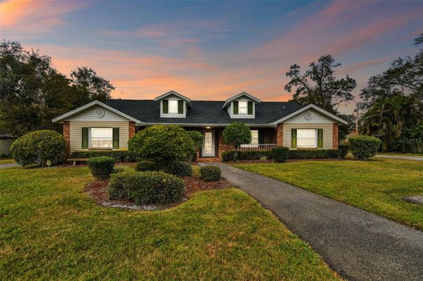 Backyard, Exterior, Facade, Ranch