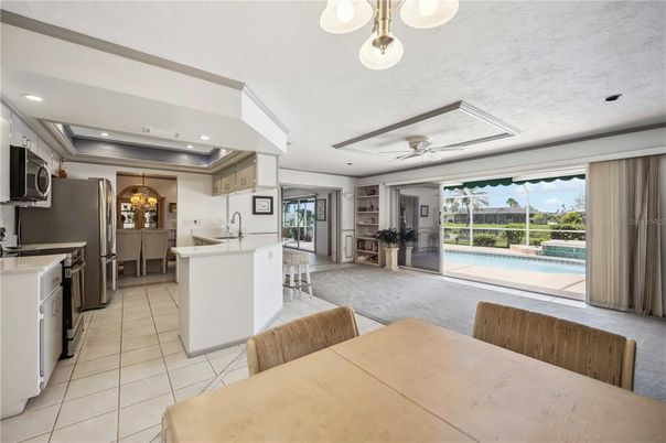 Dining room, Interior, Kitchen, Recessed Lighting