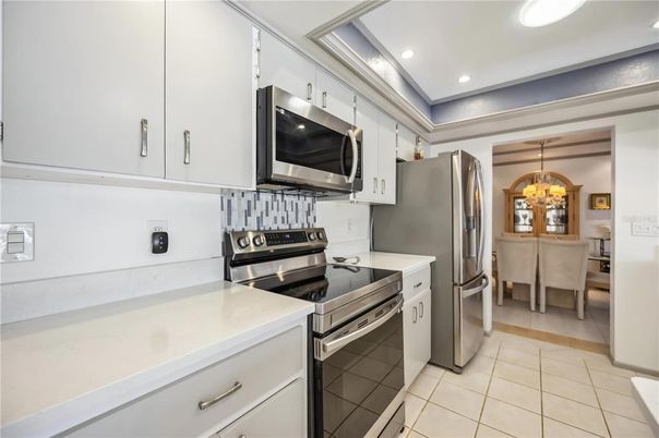 Chandelier, Dining room, Interior, Kitchen, Recessed Lighting, Stainless Steel Appliances