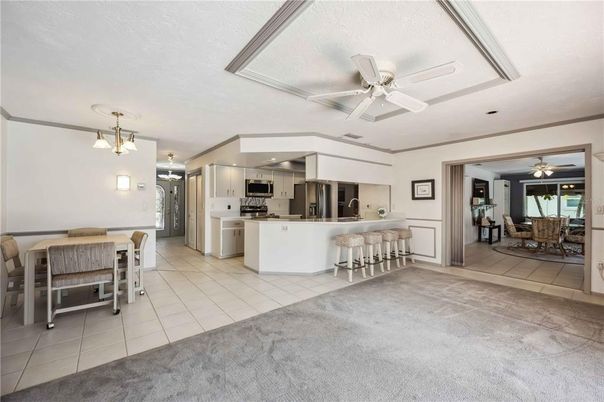 Dining room, Interior, Kitchen, Pendant Lights, Recessed Lighting, Stainless Steel Appliances