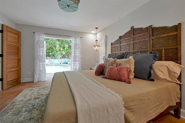 Bedroom, Interior, Pendant Lights