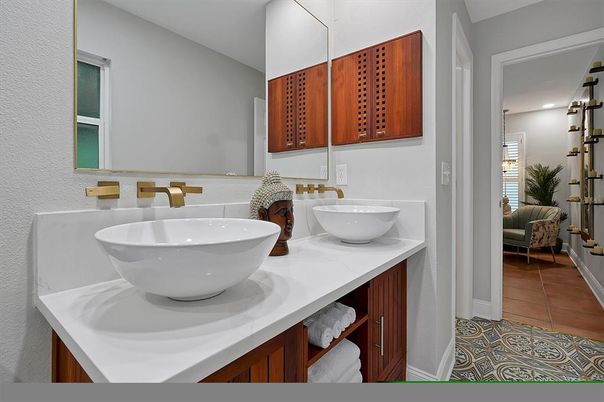 Bathroom, Dual Sink Vanities, Interior