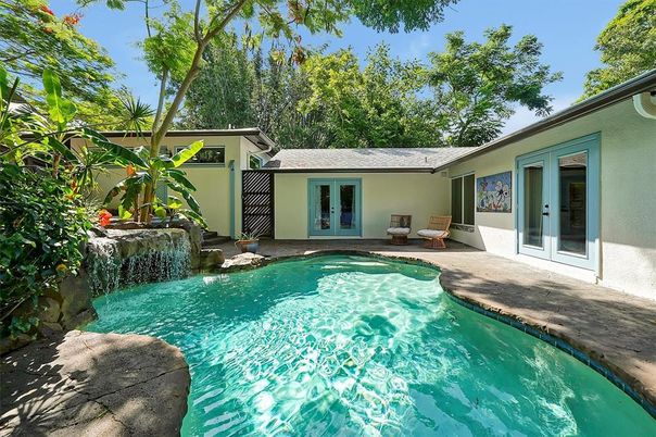 Exterior, Pool
