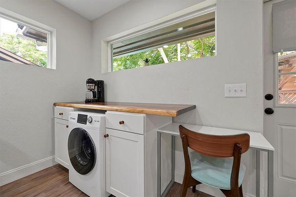 Interior, Washer, Wood Texture Flooring