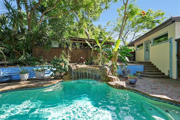Exterior, Pool