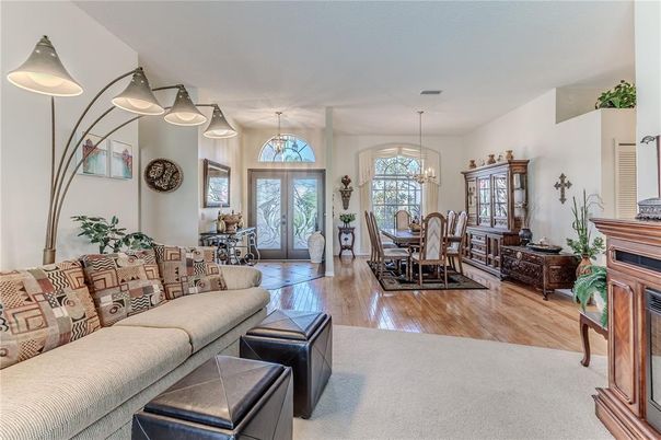 Chandelier, Dining room, Interior, Living room, Pendant Lights, Wood Texture Flooring