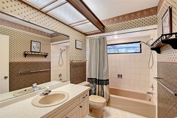 Bathroom, Interior, Recessed Lighting