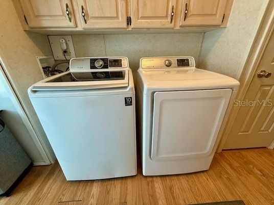 Interior, Washer, Wood Texture Flooring