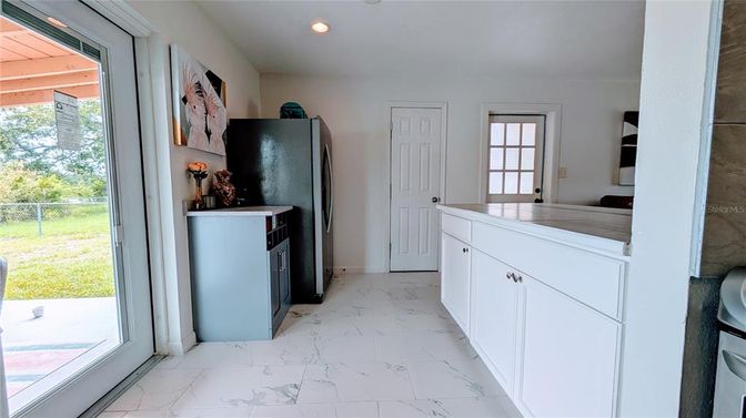 Interior, Kitchen, Marble, Recessed Lighting, Washer