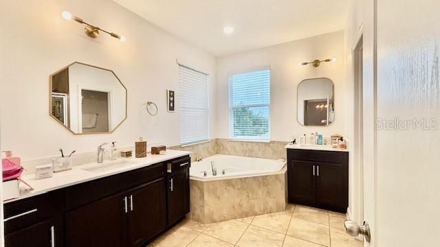Bathroom, Dual Sink Vanities, Interior, Recessed Lighting
