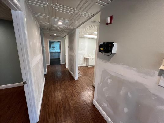 Interior, Recessed Lighting, Wood Texture Flooring