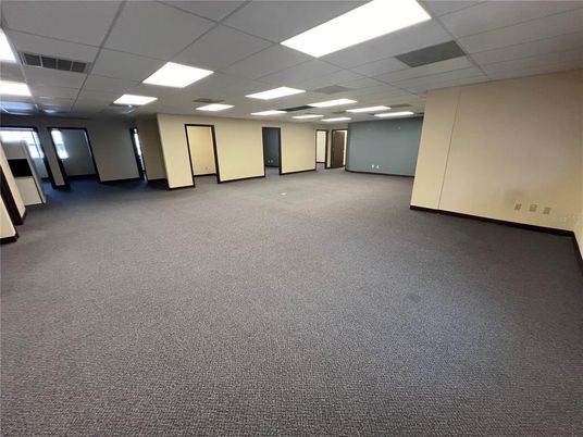 Empty room, Interior, Recessed Lighting