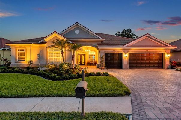 Attached, Exterior, Facade, Ranch