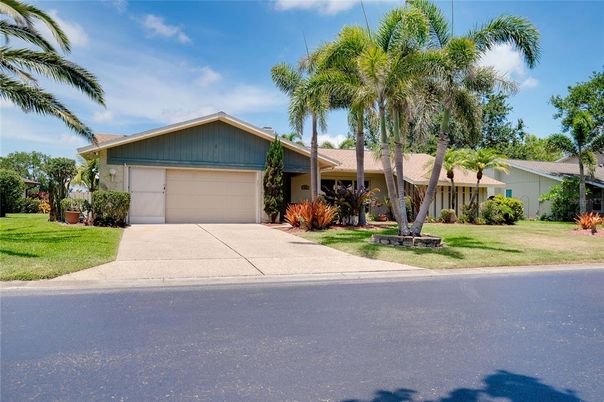 Attached, Exterior, Facade, Ranch