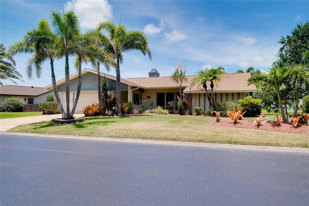 Attached, Exterior, Facade, Ranch