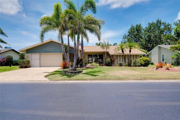 Attached, Exterior, Facade, Ranch