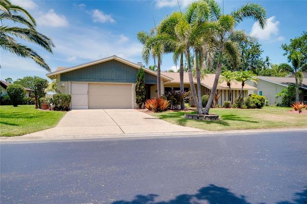 Attached, Exterior, Facade, Ranch