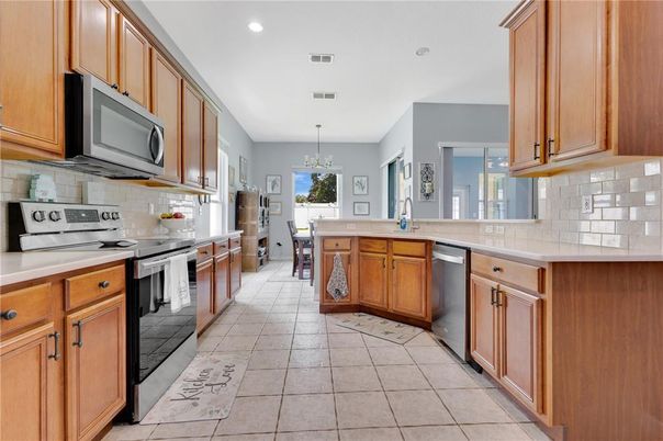 Dining room, Interior, Kitchen, Pendant Lights, Recessed Lighting, Stainless Steel Appliances