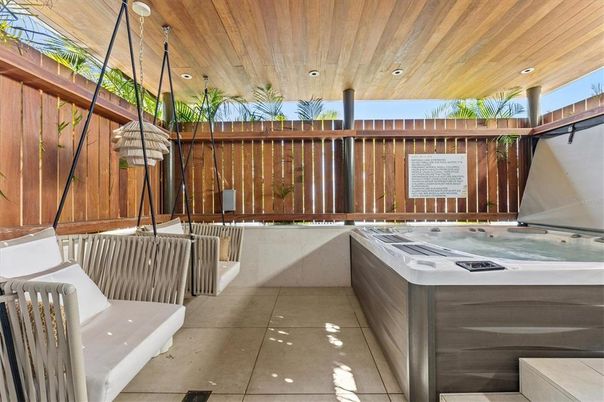 Exterior, Hot Tub