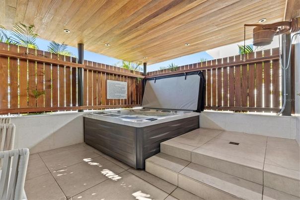 Exterior, Hot Tub