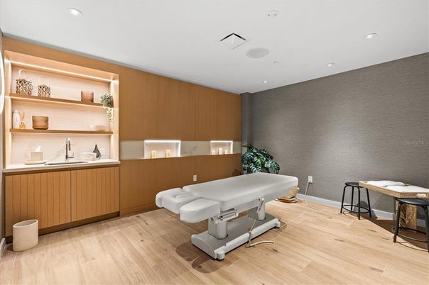 Interior, Recessed Lighting, Wood Texture Flooring