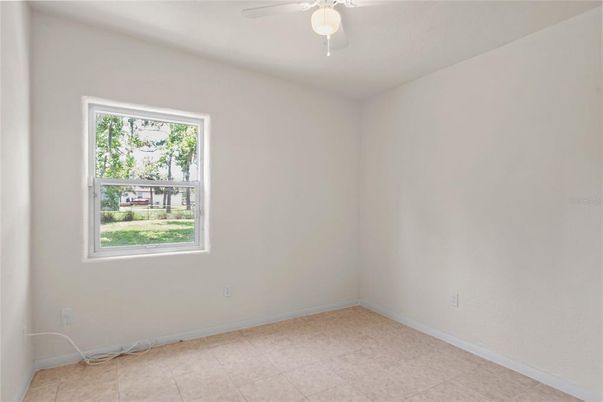 Empty room, Interior