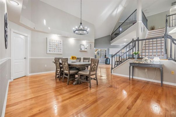 Chandelier, Dining room, Interior, Recessed Lighting, Wood Texture Flooring