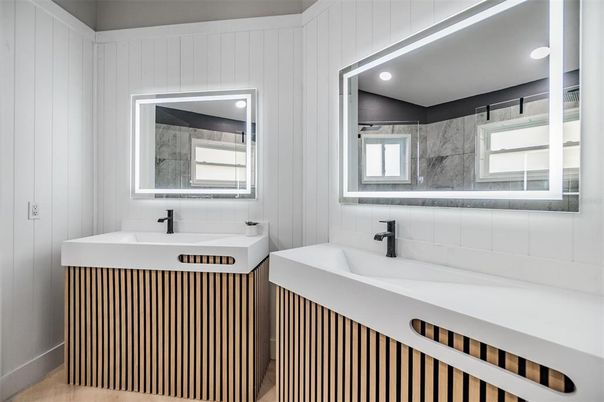 Bathroom, Interior, Recessed Lighting