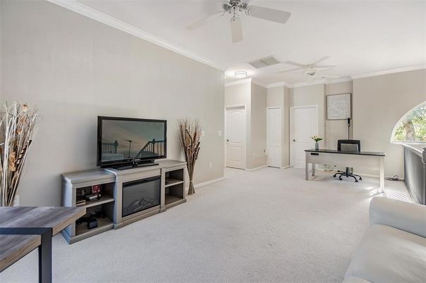 Home Office, Interior