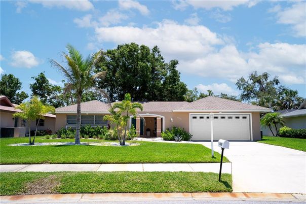 Attached, Exterior, Facade, Ranch
