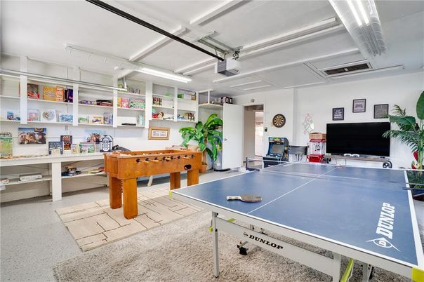 Game Room, Interior