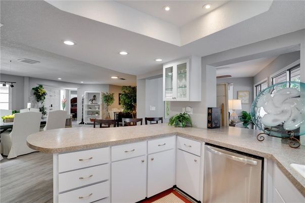 Dining room, Interior, Kitchen, Pendant Lights, Recessed Lighting, Wood Texture Flooring