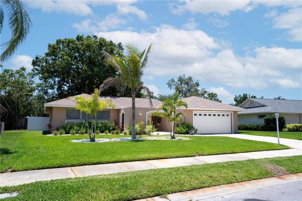 Attached, Exterior, Facade, Ranch