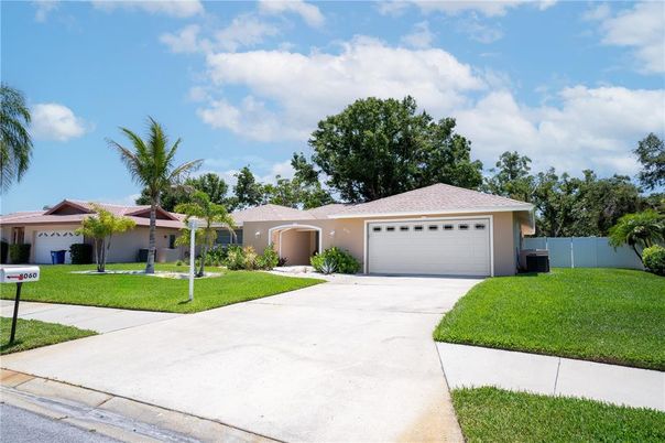 Attached, Exterior, Facade, Ranch