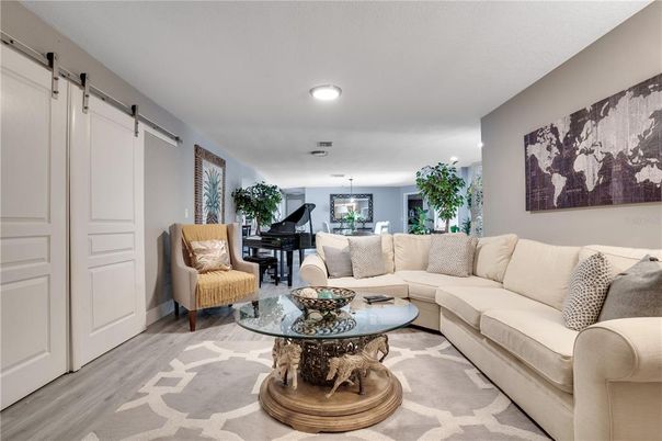Interior, Living room, Pendant Lights, Piano, Recessed Lighting, Wood Texture Flooring