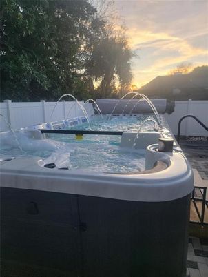 Exterior, Hot Tub
