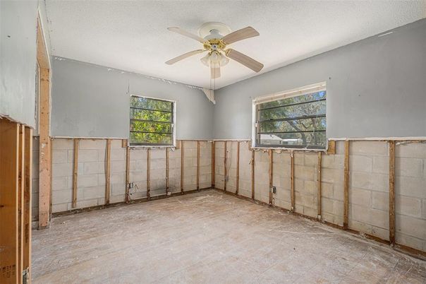 Empty room, Interior