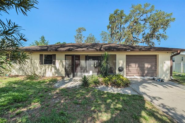 Attached, Exterior, Facade, Ranch