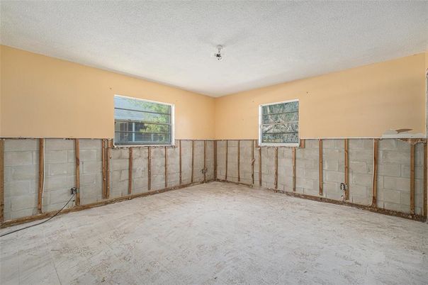 Empty room, Interior