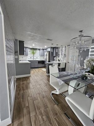 Chandelier, Dining room, Interior, Kitchen, Pendant Lights, Recessed Lighting, Wood Texture Flooring