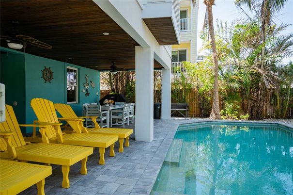 Exterior, Pool