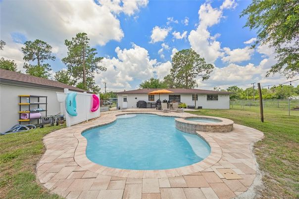 Exterior, Pool