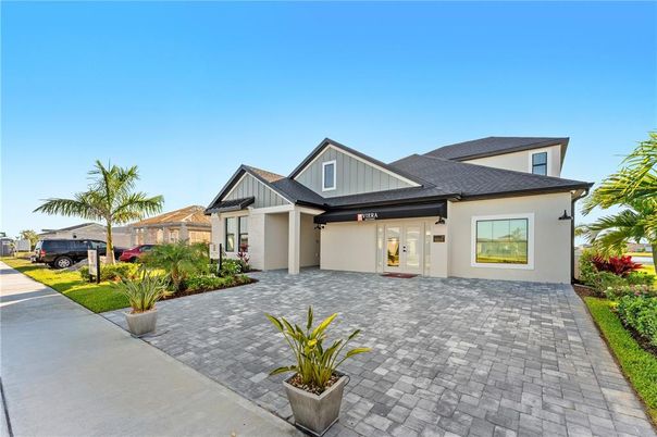 Exterior, Facade, Ranch