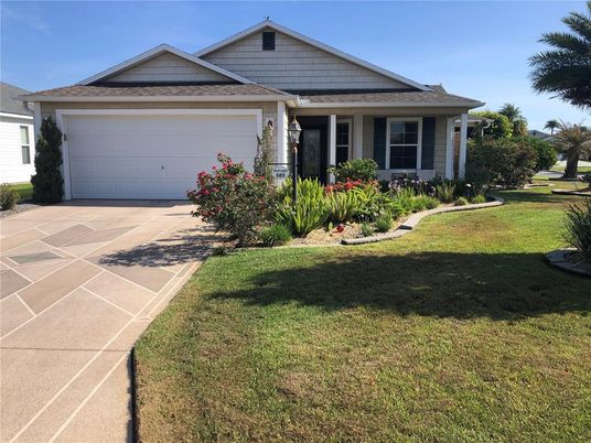 Attached, Exterior, Facade, American Craftsman