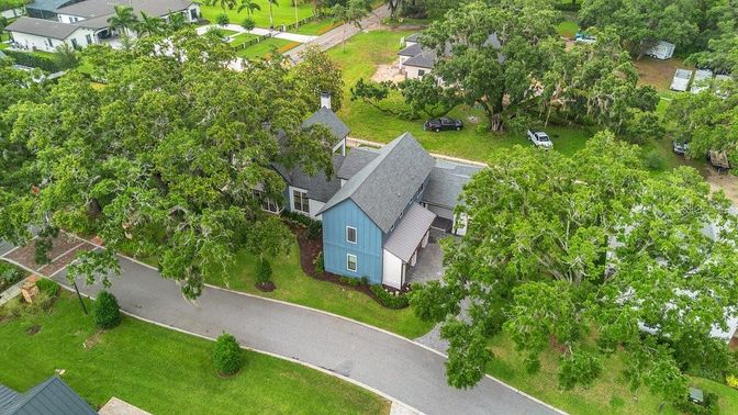 Exterior, Drone