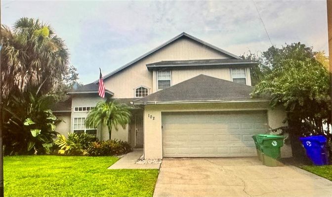 Attached, Exterior, Facade, American Craftsman
